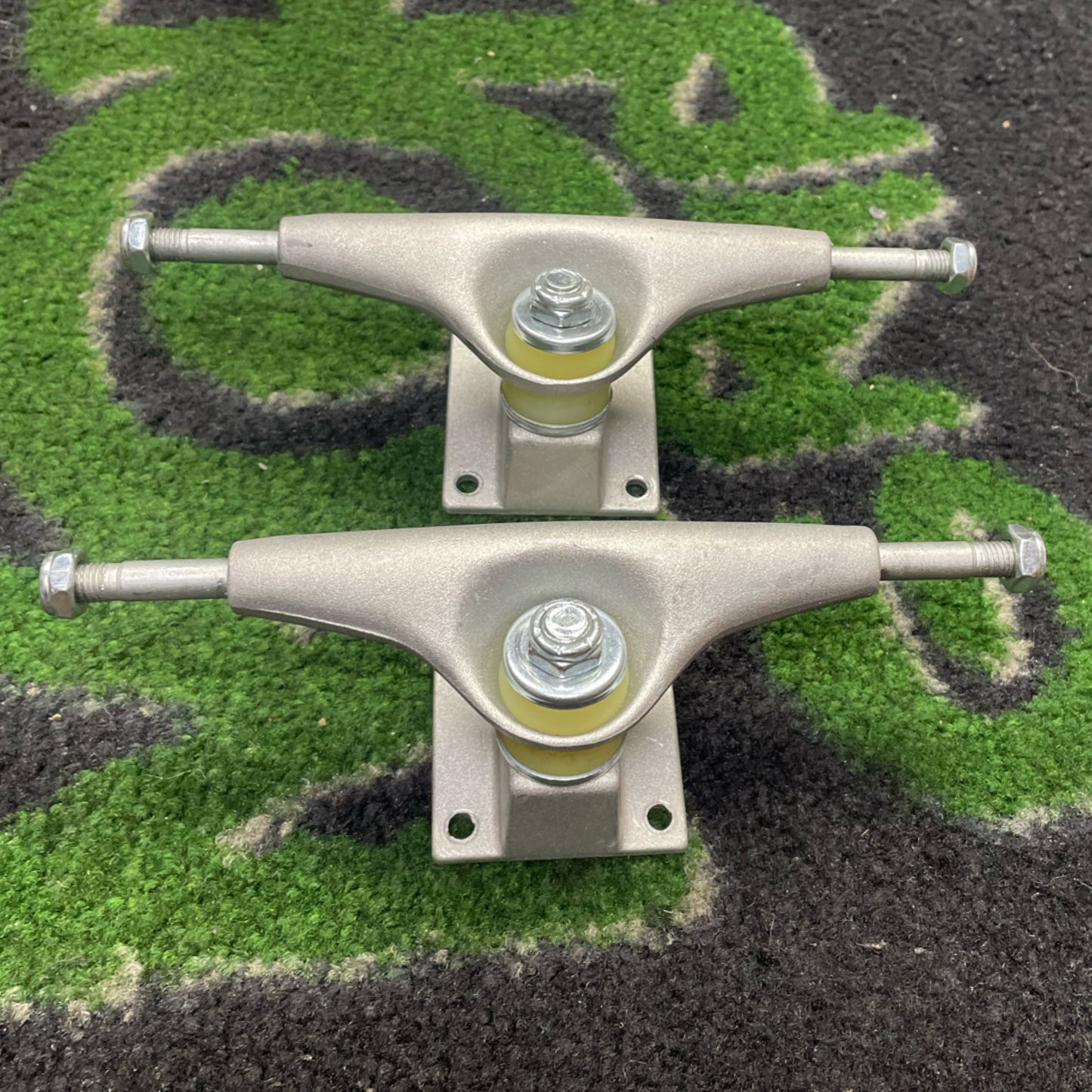Generic Skateboard Trucks 7.75”